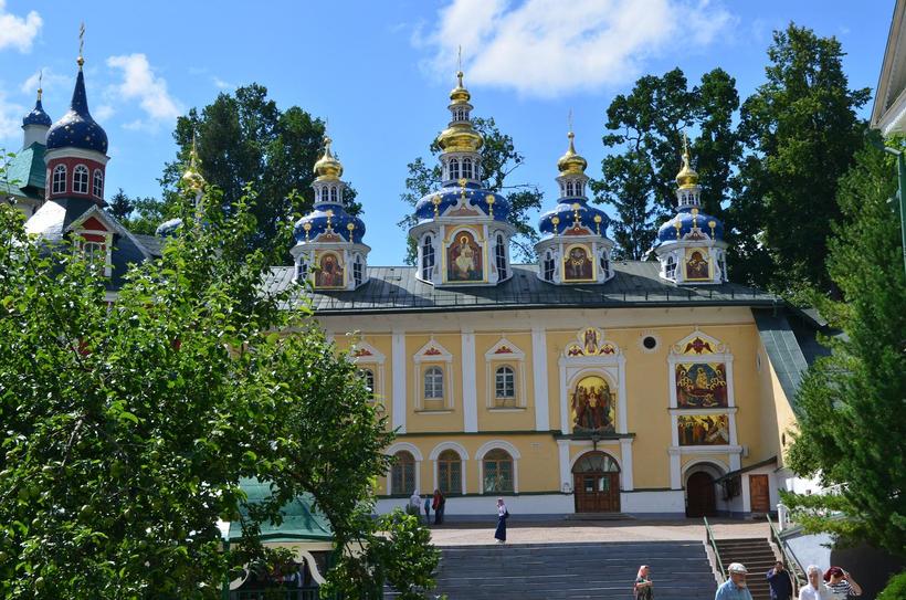 Успенский пещерный храм поразительно красив!